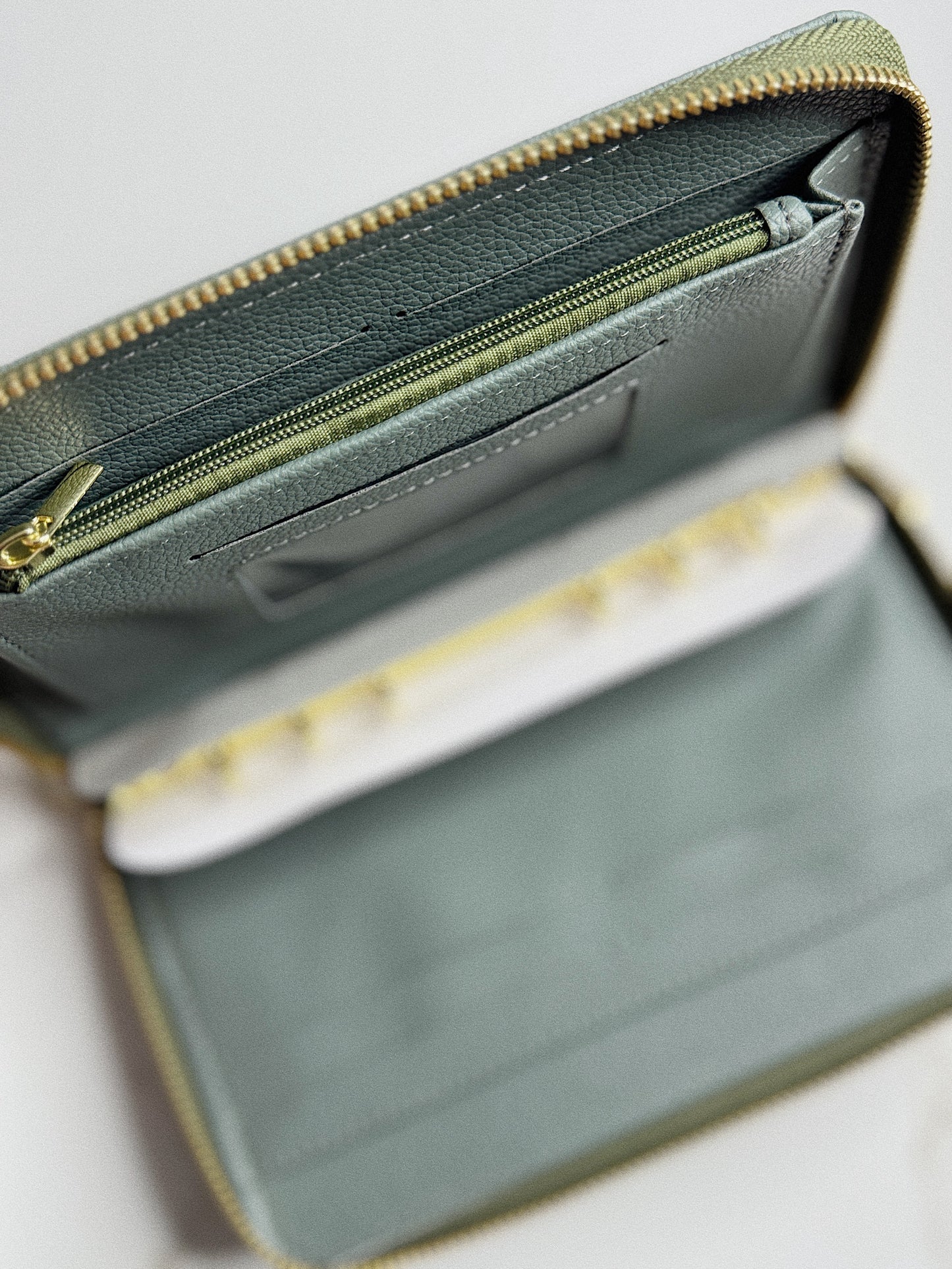 IMPERFECT A6/PERSONAL COMPACT ZIPPY WALLET 2.0